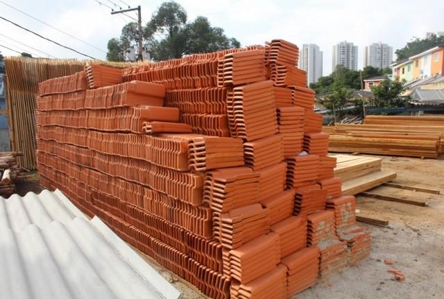 telhas de barro e capas de telhas